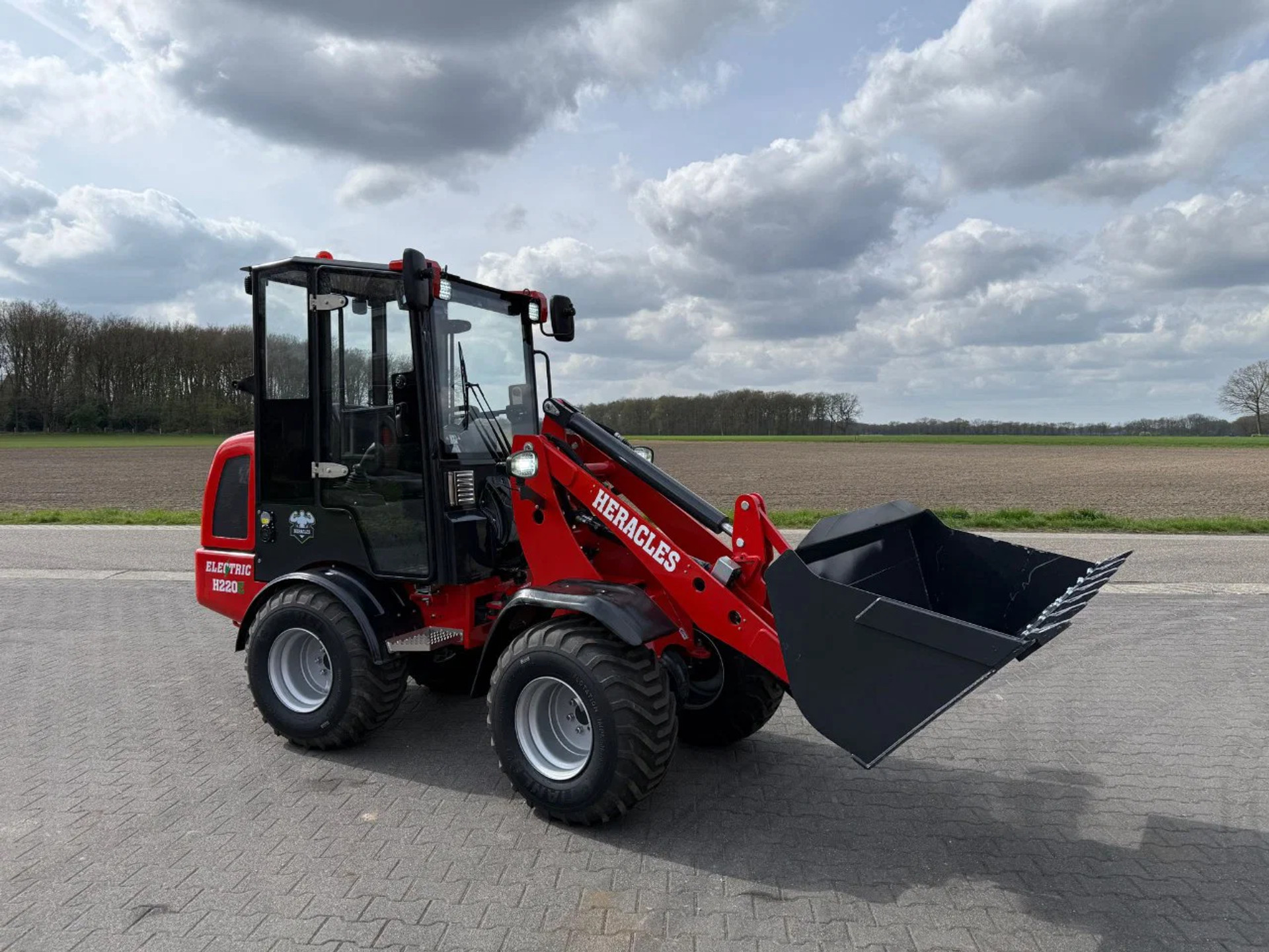 Heracles H220E pro shovel Nieuw!